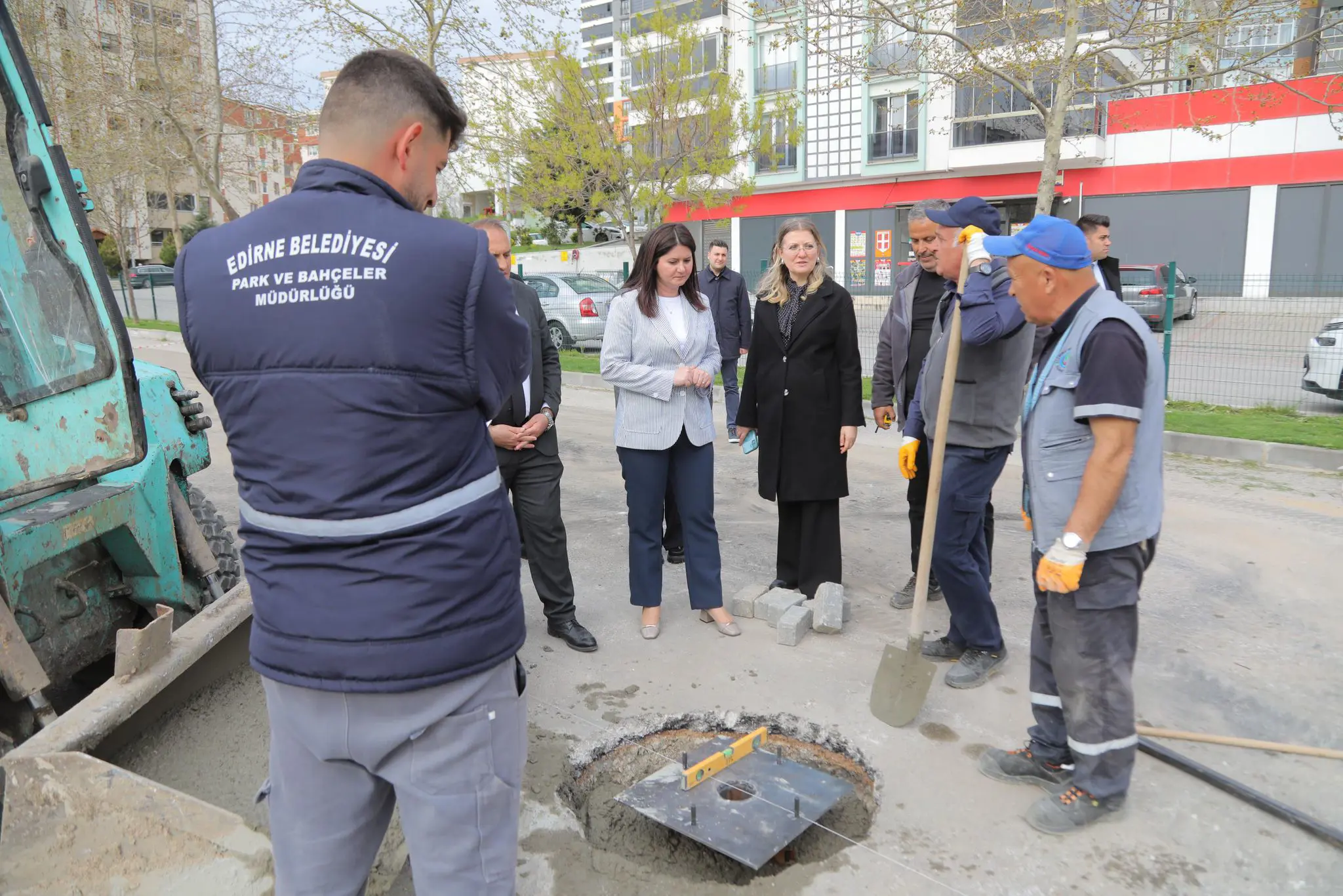 BAŞKAN GENCAN SAHADA: KAMU ALANLARI TEK TEK GERİ KAZANILIYOR galeri görseli